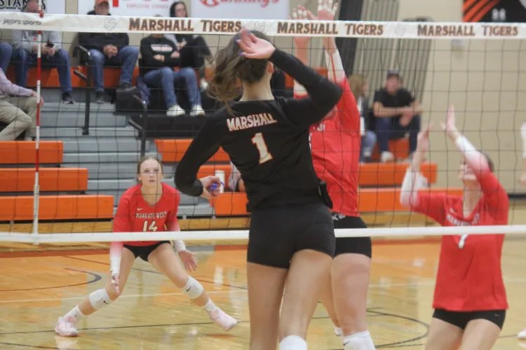 Tigers roll to third straight win with sweep of Mankato West